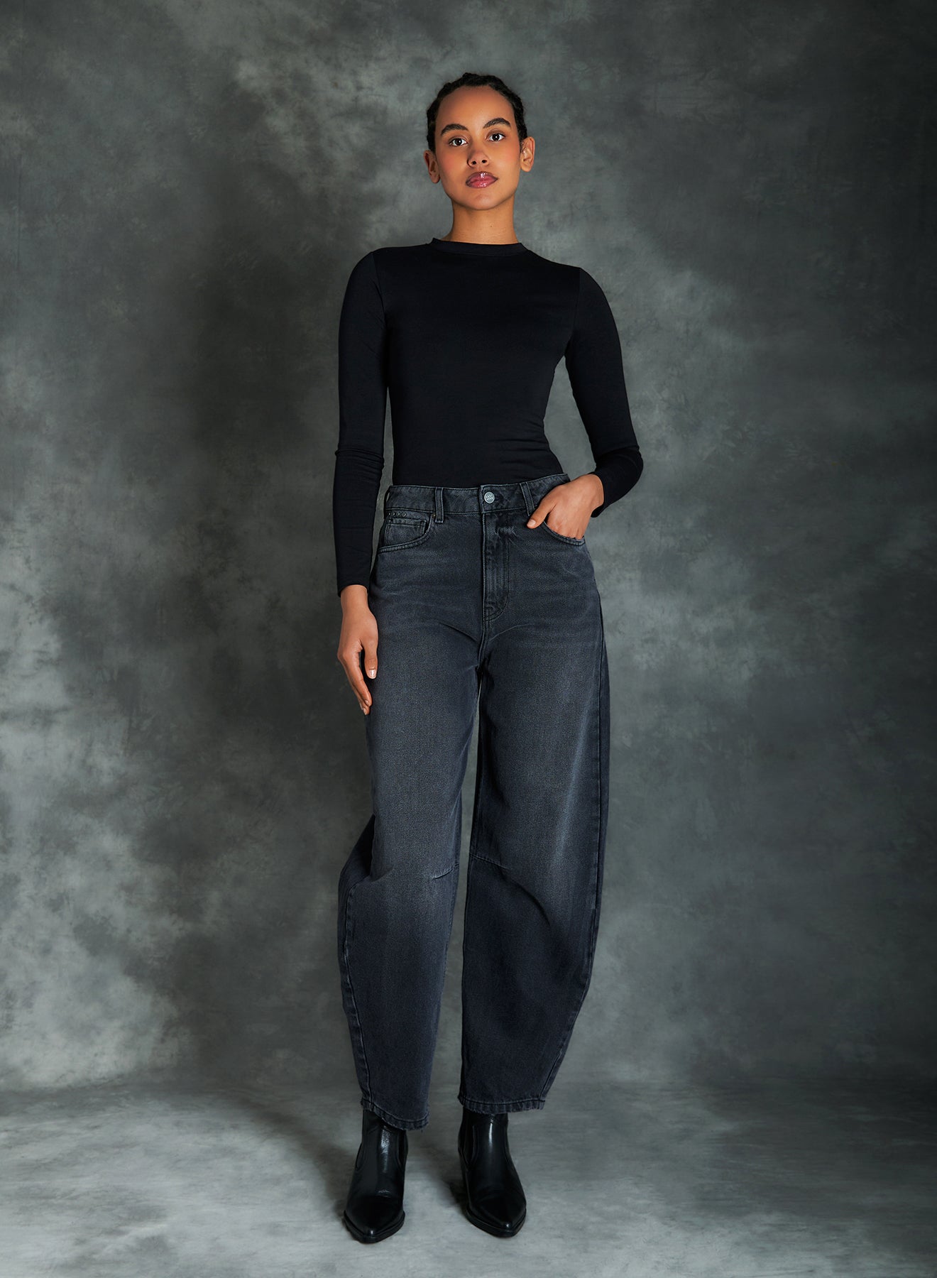 Evelle black barrel jeans