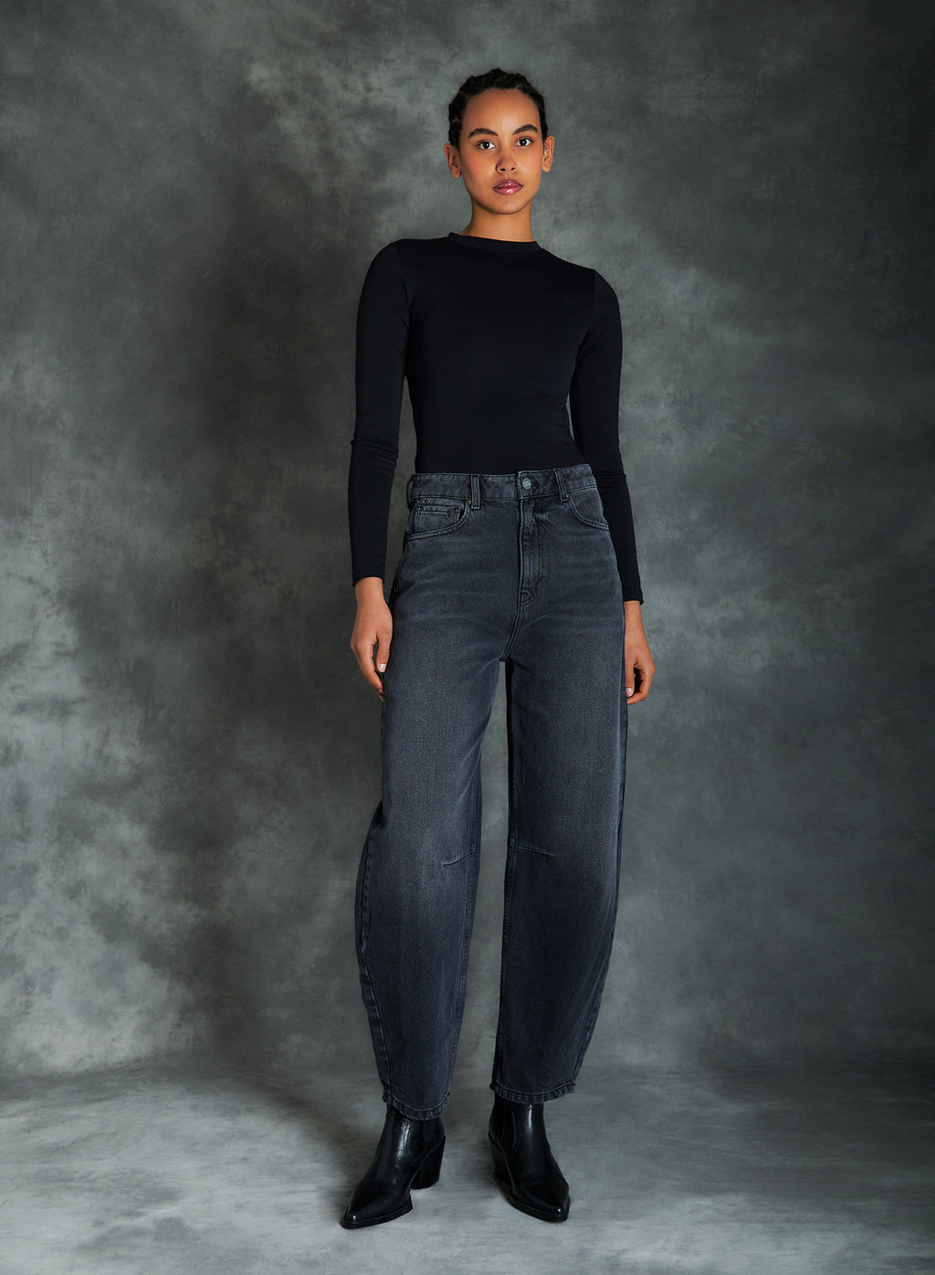 Evelle black barrel jeans