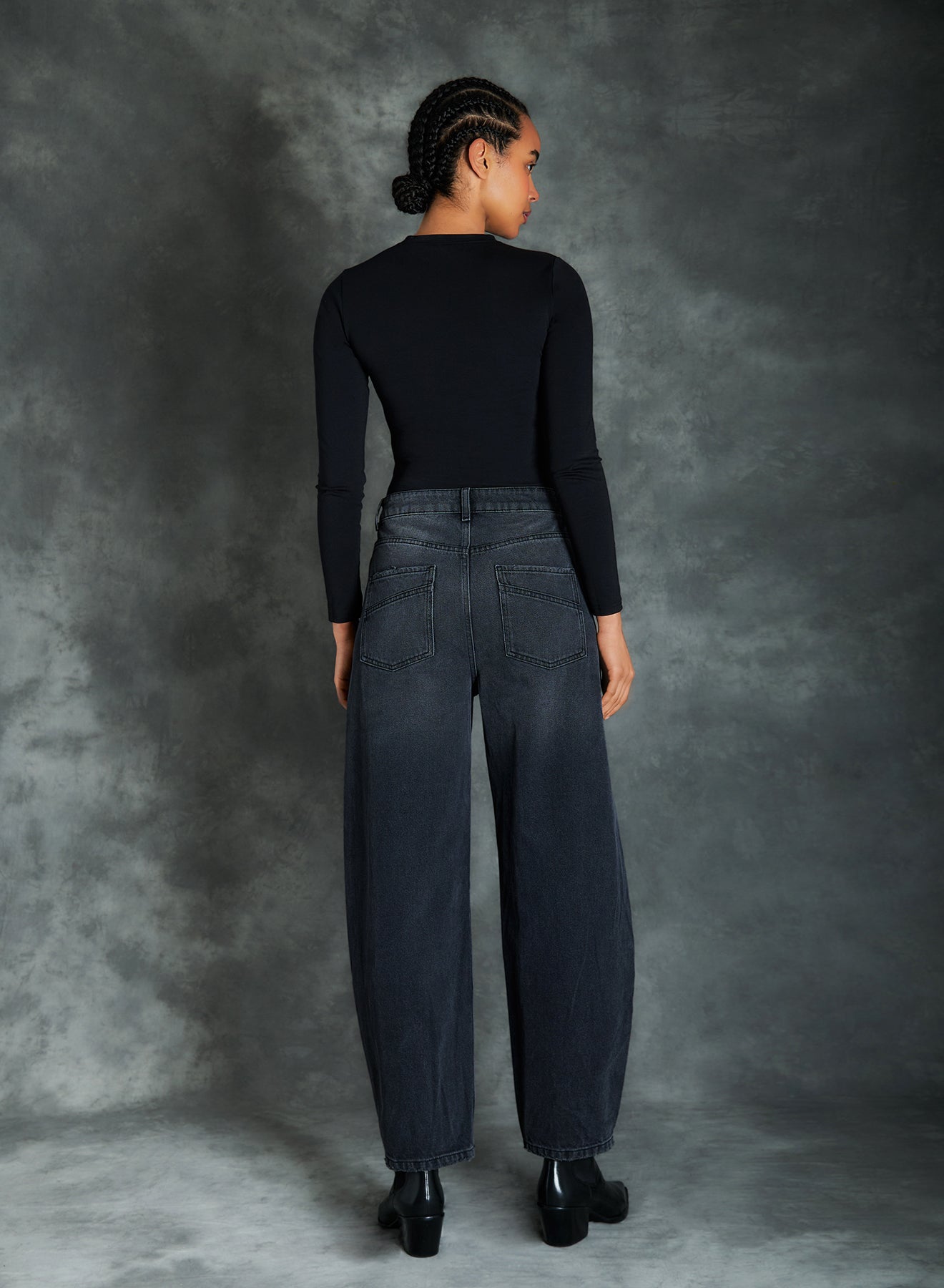 Evelle black barrel jeans