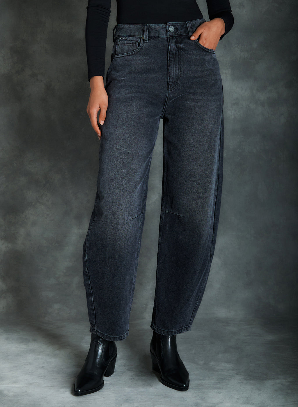Evelle black barrel jeans